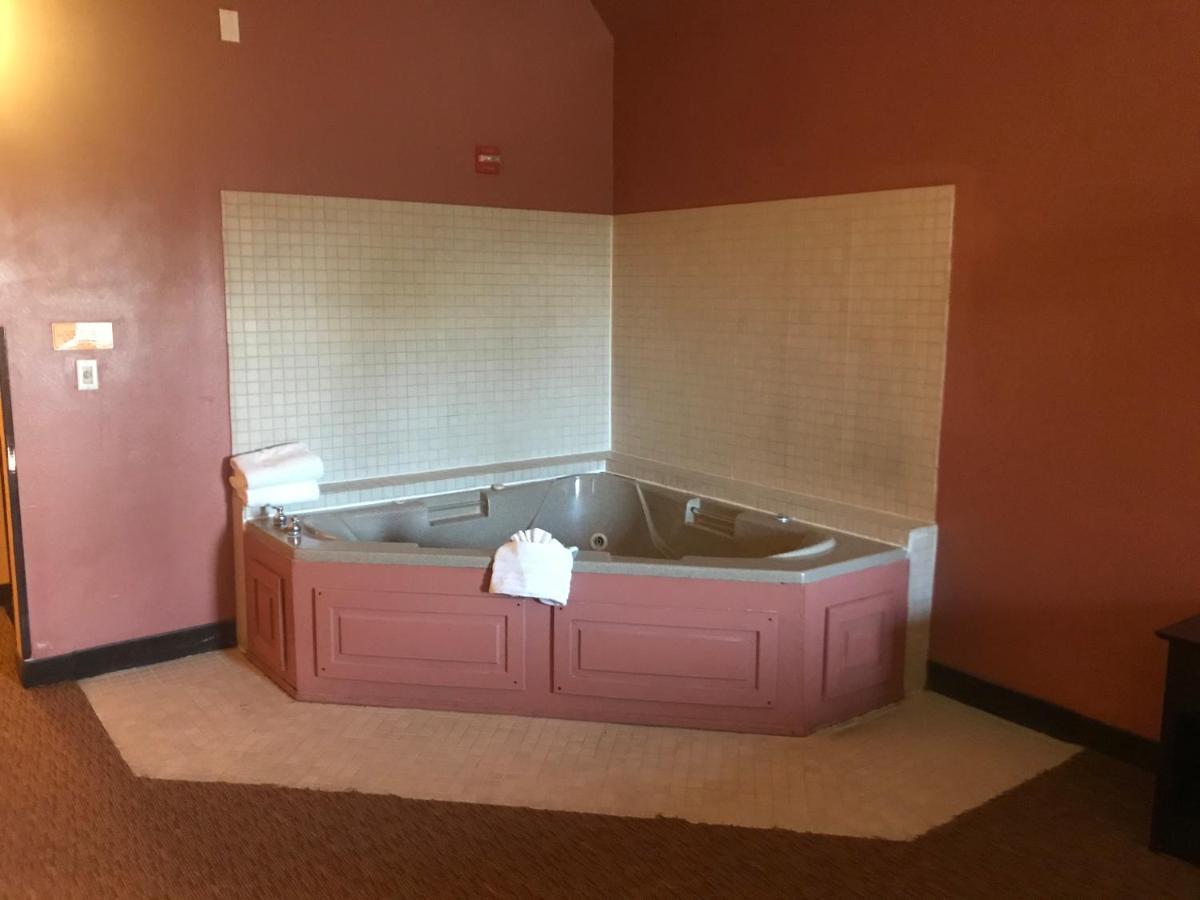 Suite Hot Tub,1093199682:JPEG